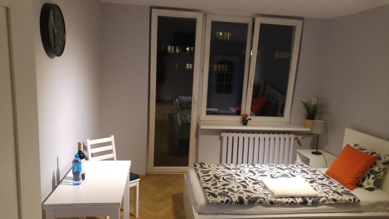 Хостелы Rent0nline Niepodleglosci Rooms Metro Варшава