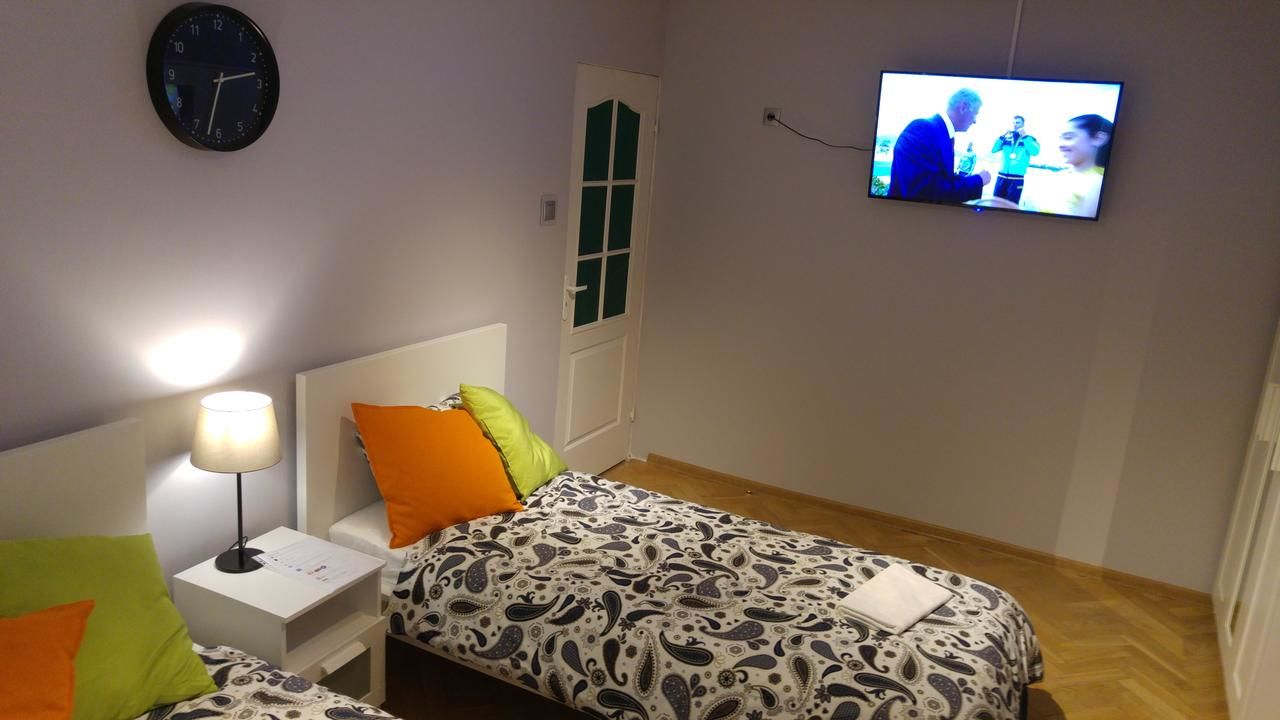 Хостелы Rent0nline Niepodleglosci Rooms Metro Варшава-31