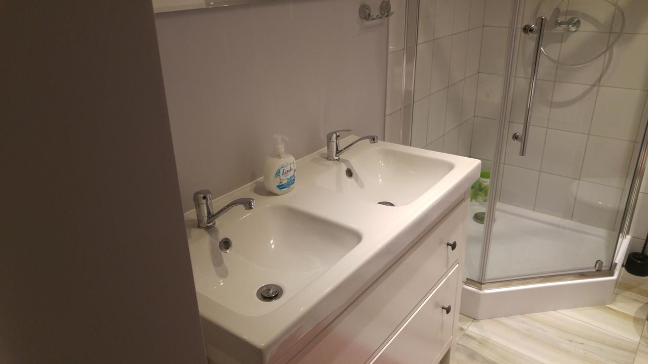 Хостелы Rent0nline Niepodleglosci Rooms Metro Варшава-7