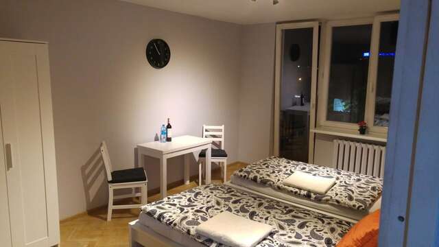 Хостелы Rent0nline Niepodleglosci Rooms Metro Варшава-12